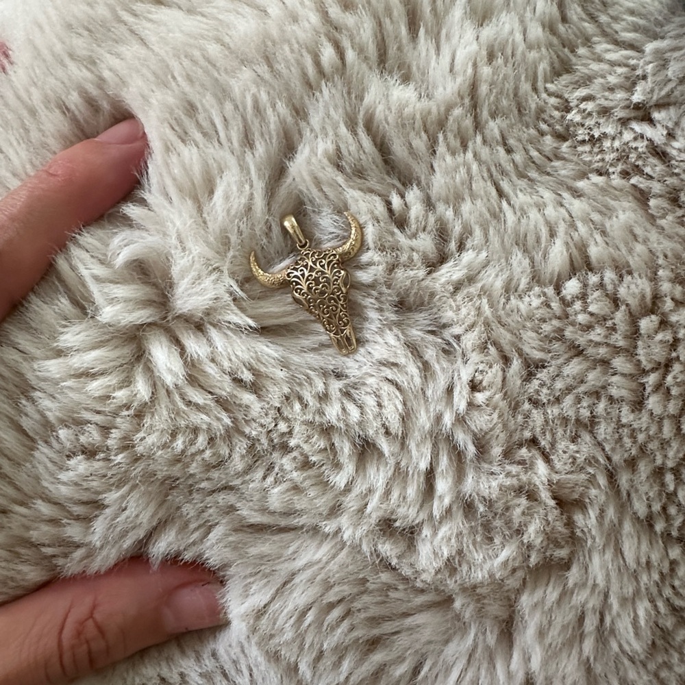 Gold Bull Skull pendant - Picture 5 of 7